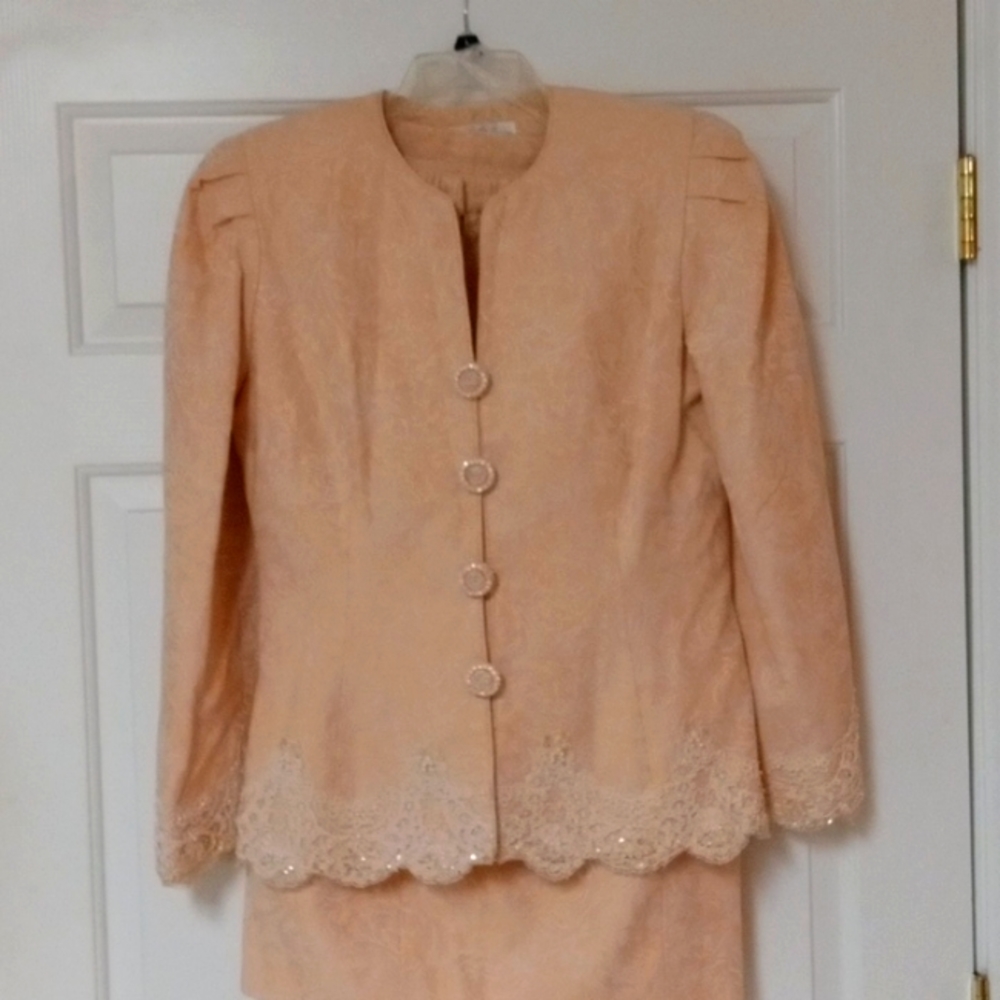 skirt suit